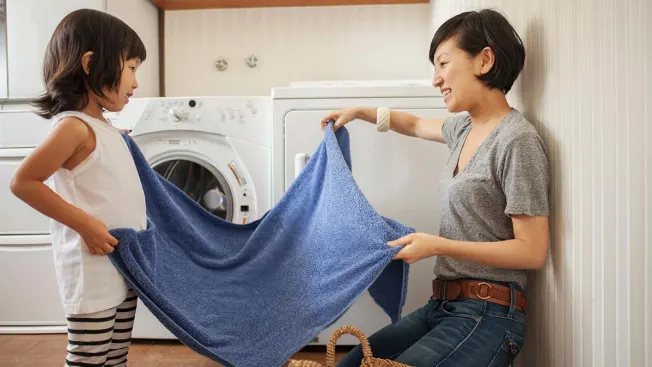 best-home-appliance-repair-washer-dryer-fixed-mom-and-daughter-folding-25KB